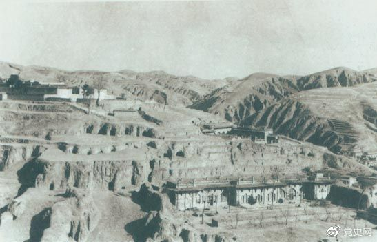 1947年12月25日至28日，中共中央在陜北米脂楊家溝召開擴(kuò)大會(huì)議（十二月會(huì)議）。圖為會(huì)議會(huì)址。