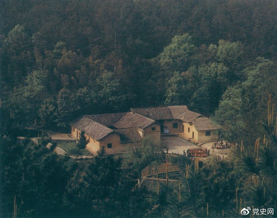 毛澤東故居&mdash;&mdash;湖南省湘潭縣韶山?jīng)_上屋場。1893年12月26日，毛澤東在這里誕生。